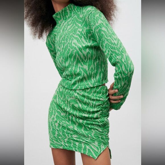 NWOT ZARA Jacquard Ruched Green Zebra Cropped Turtleneck and Skirt Set - Picture 9 of 16
